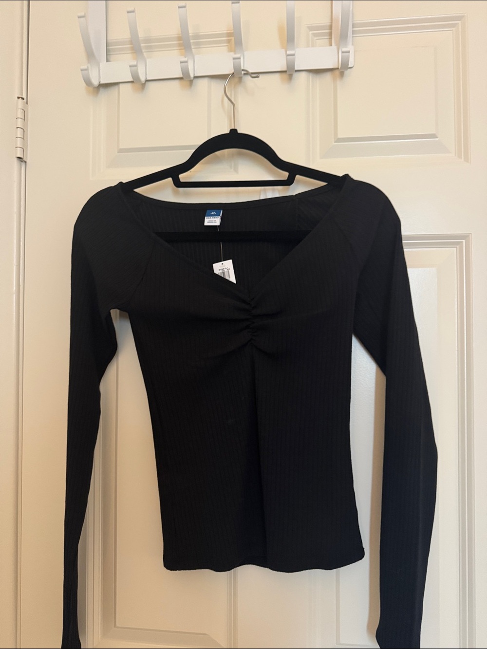 Old Navy Women's Black Long-Sleeve Ruched V-Neck Top